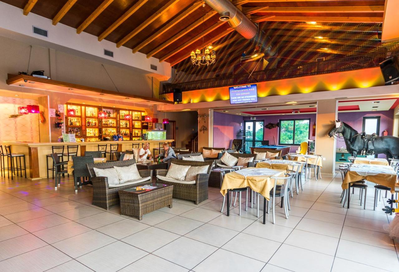 Costas Hotel Kalamaki  Bagian luar foto